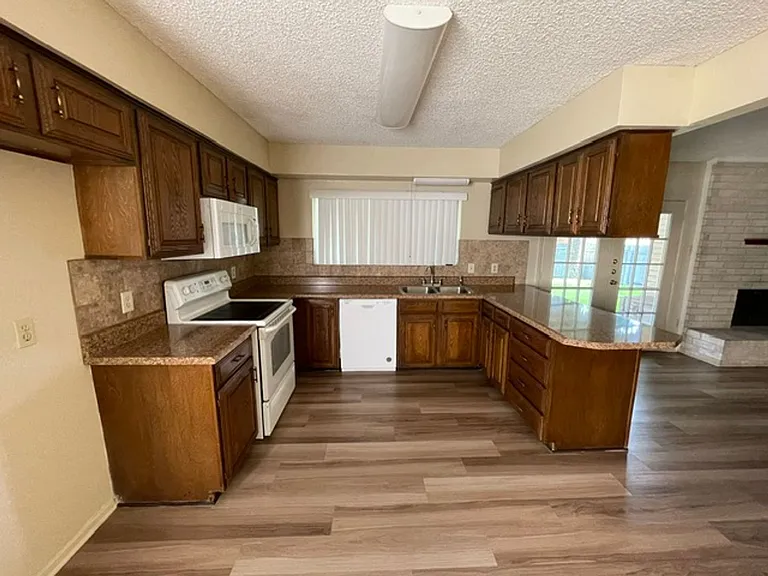 7208 Southridge Trl — Photo 8