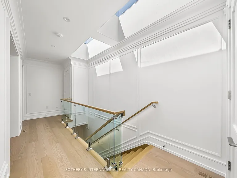 734 Avenue Rd — Photo 19