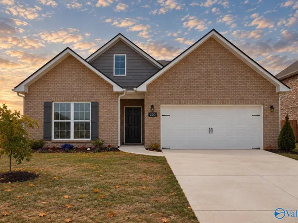220 Irish Hill Dr, Meridianville, AL 35759
