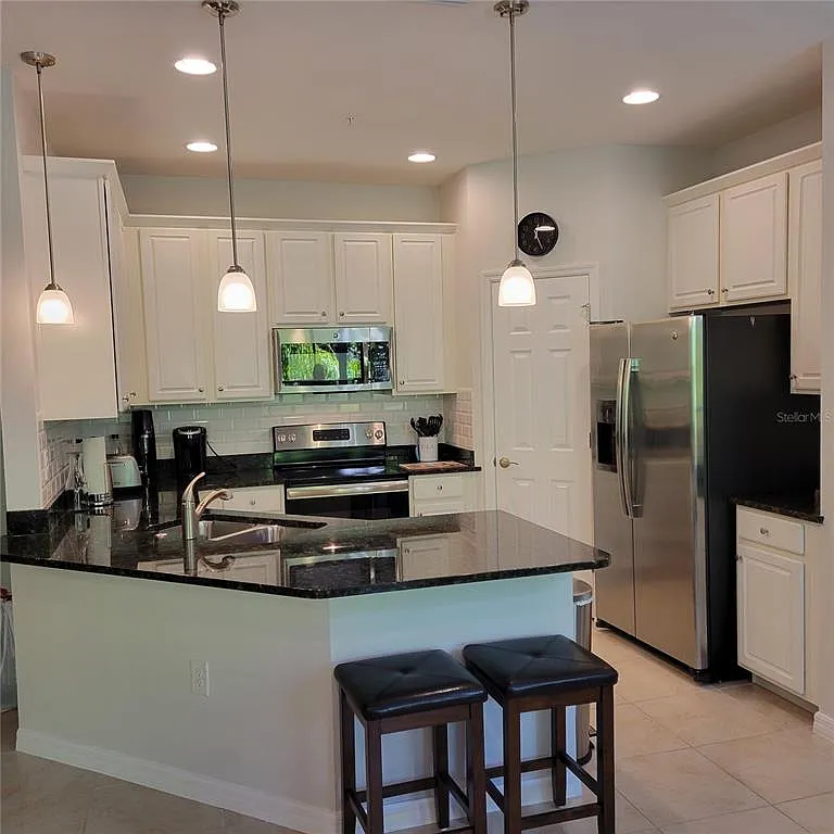 3 bed, 2.0 bath, 1528 sqft, $4,500 — Photo 3