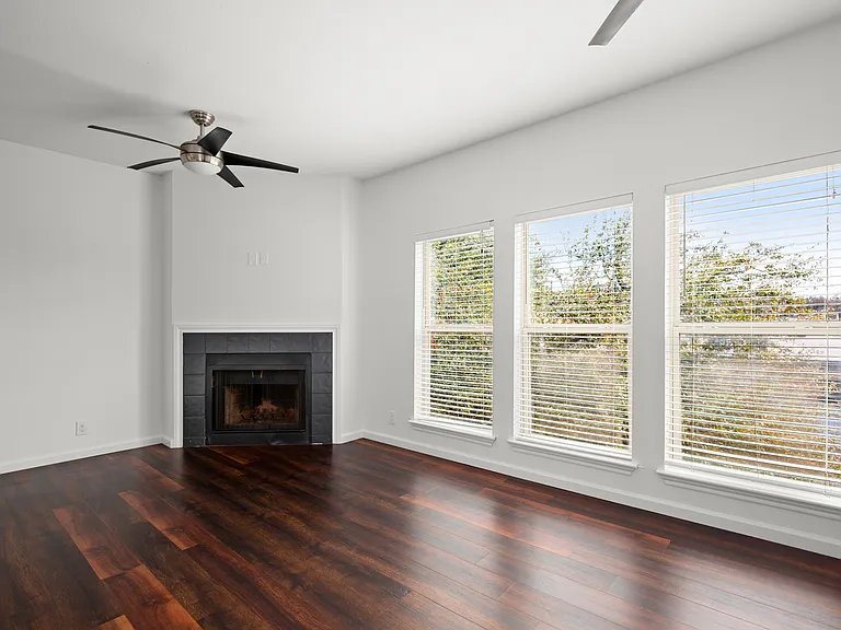 2414 Longview St #307 — Photo 7