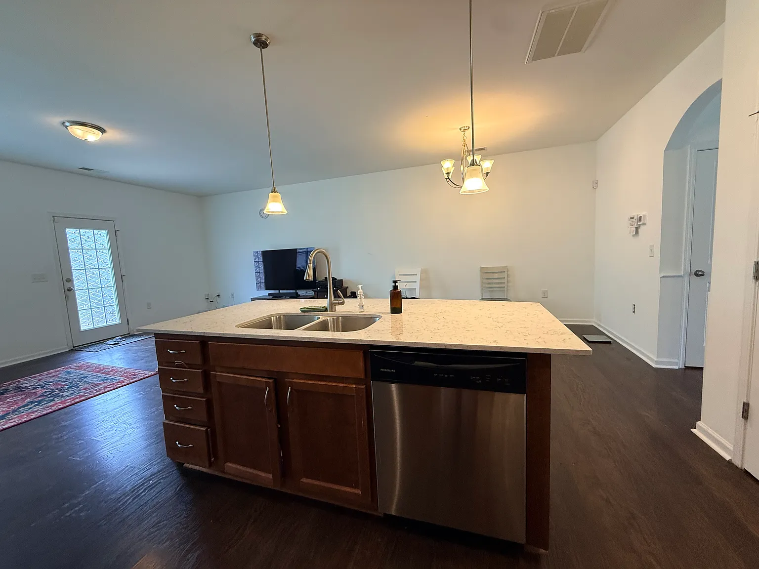 3 bed, 2.5 bath, 1765 sqft, $1,975 — Photo 3