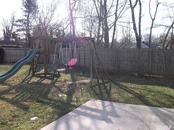 2nd image of 8 Peartree Ln