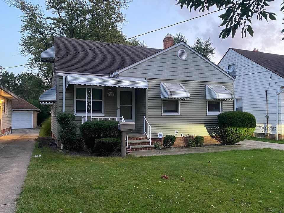 New roof, vinyl sided.