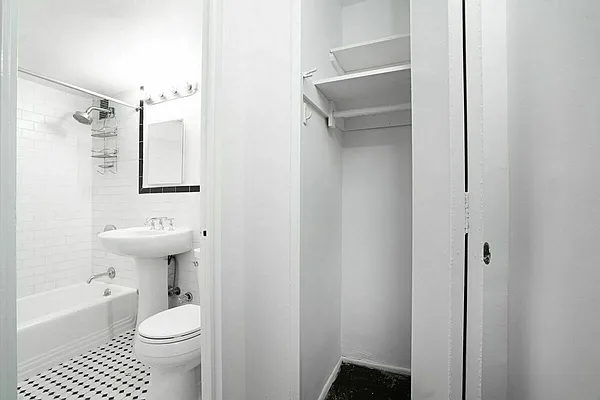 Rented by Waldstar Real Estate LLC | media 25