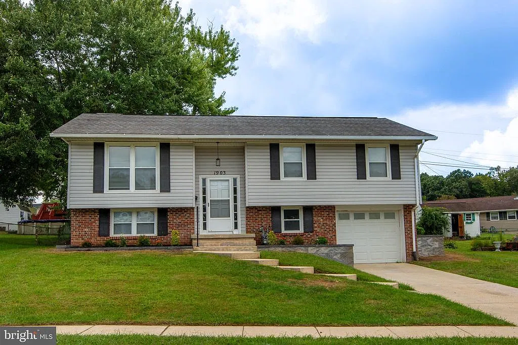4 bed, 2.0 bath, 1977 sqft, $2,850 — Photo 1
