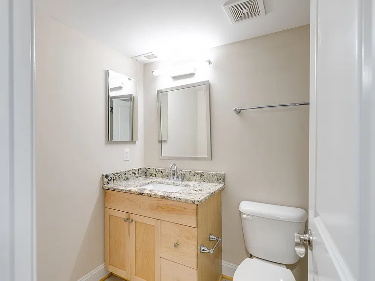 1710 E Franklin St — Photo 61