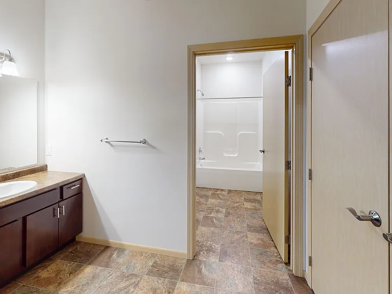 Cascades Apartments — Photo 4