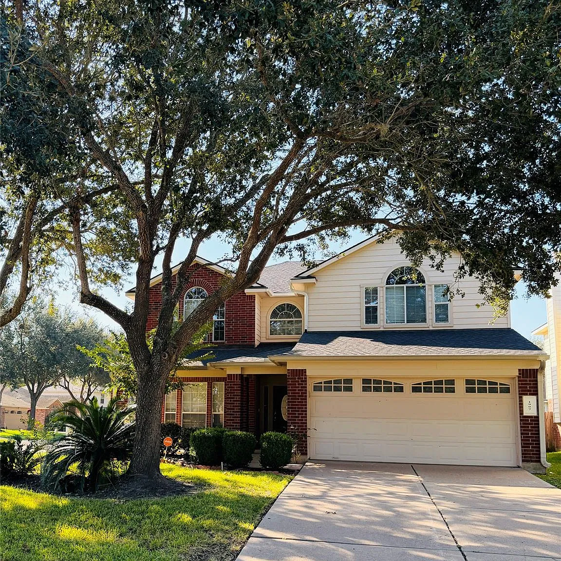 4 bed, 3.5 bath, 2307 sqft, $2,700 — Photo 2