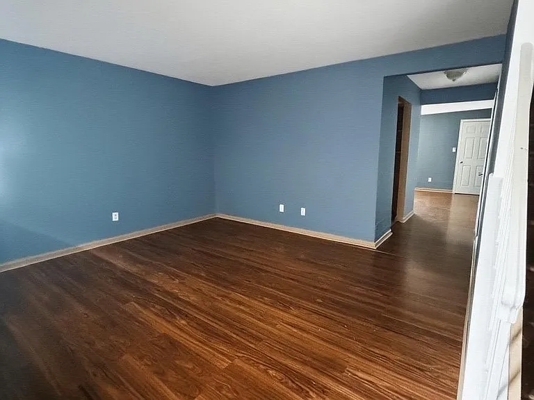 465 Barrister Pl — Photo 2