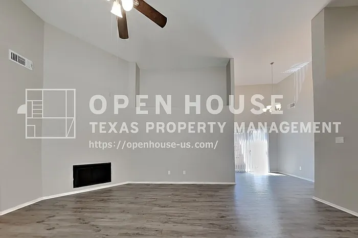 13215 Noble St — Photo 5