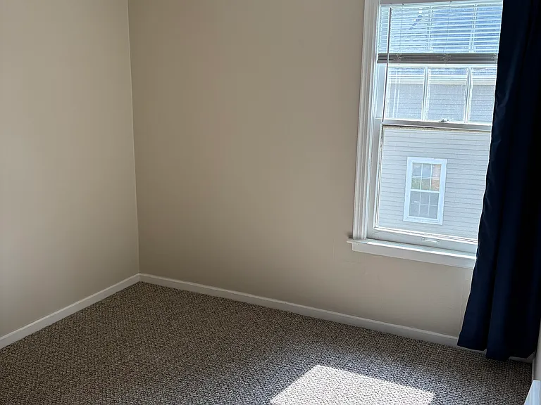 425 Lyon St NE #1 — Photo 6