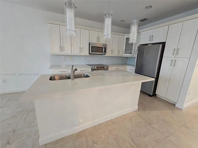 5810 NW 104th Path — Photo 4