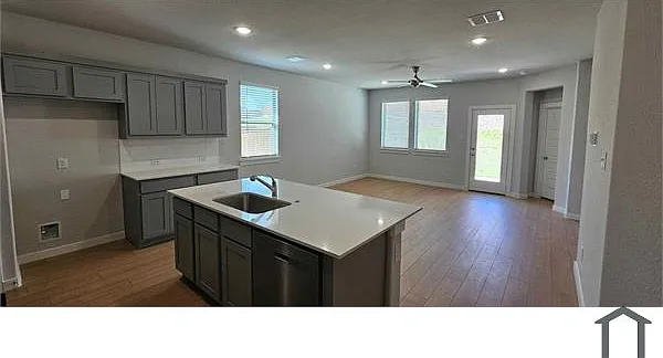 5 bed, 2400 sqft, $3,500 — Photo 2