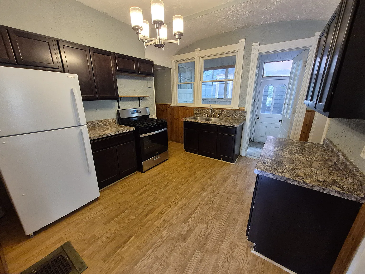 3 bed, 1550 sqft, $1,950 — Photo 3