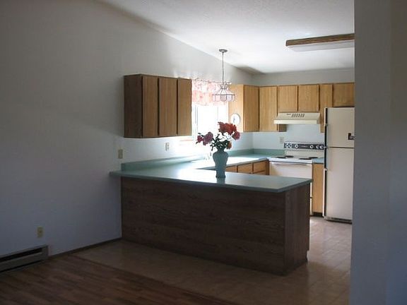 3rd image of 117 Glacier Ave S