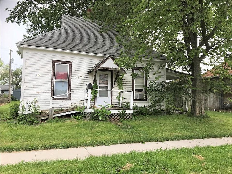 1st image of 810 W Jones St