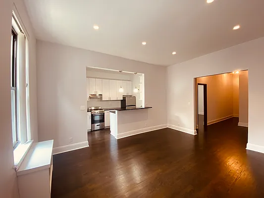 Rented by Metropolis Real Estate of Manhattan | media 10