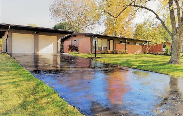 1st image of 127 Willow Brook Dr