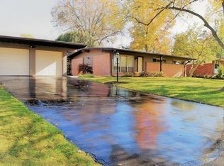 127 Willow Brook Dr, Saint Louis, MO 63146