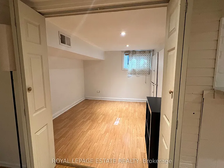 372 Victoria Park Ave — Photo 10