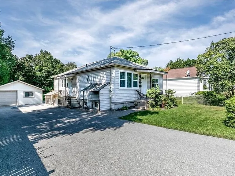 74 Peel St #BASEMENT — Photo 2
