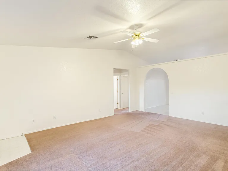 112 Buffalo Dr — Photo 11