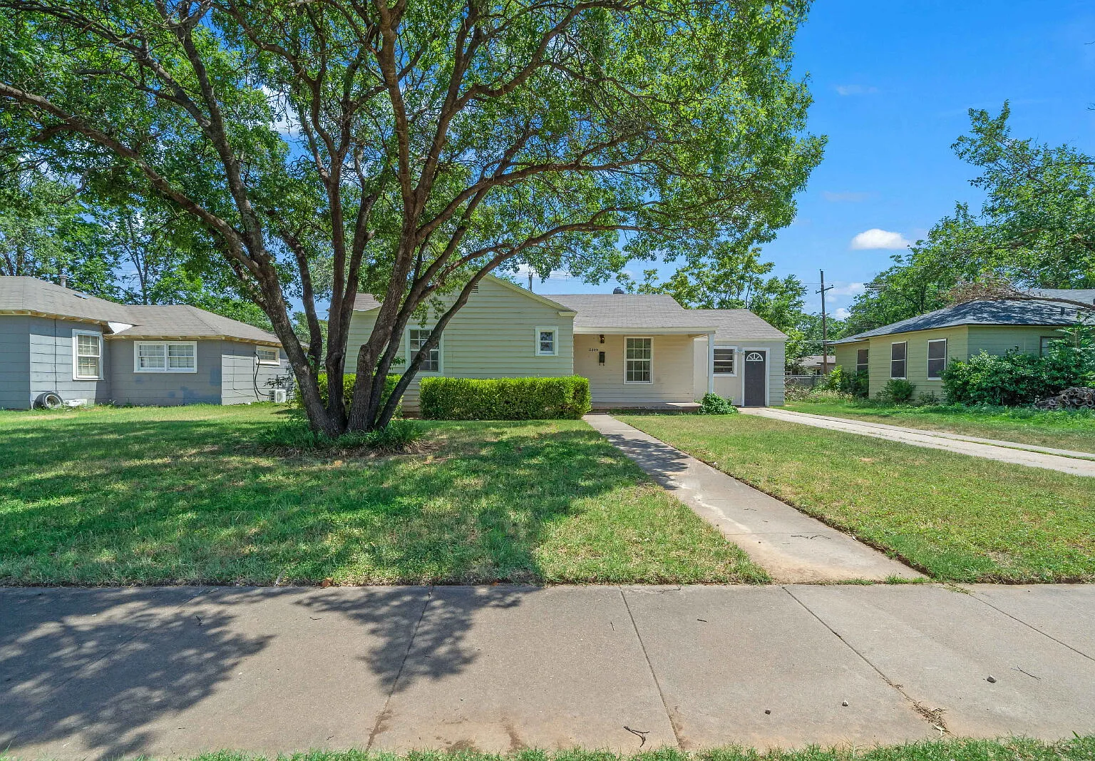 4 bed, 2.0 bath, 1466 sqft, $1,450 — Photo 1