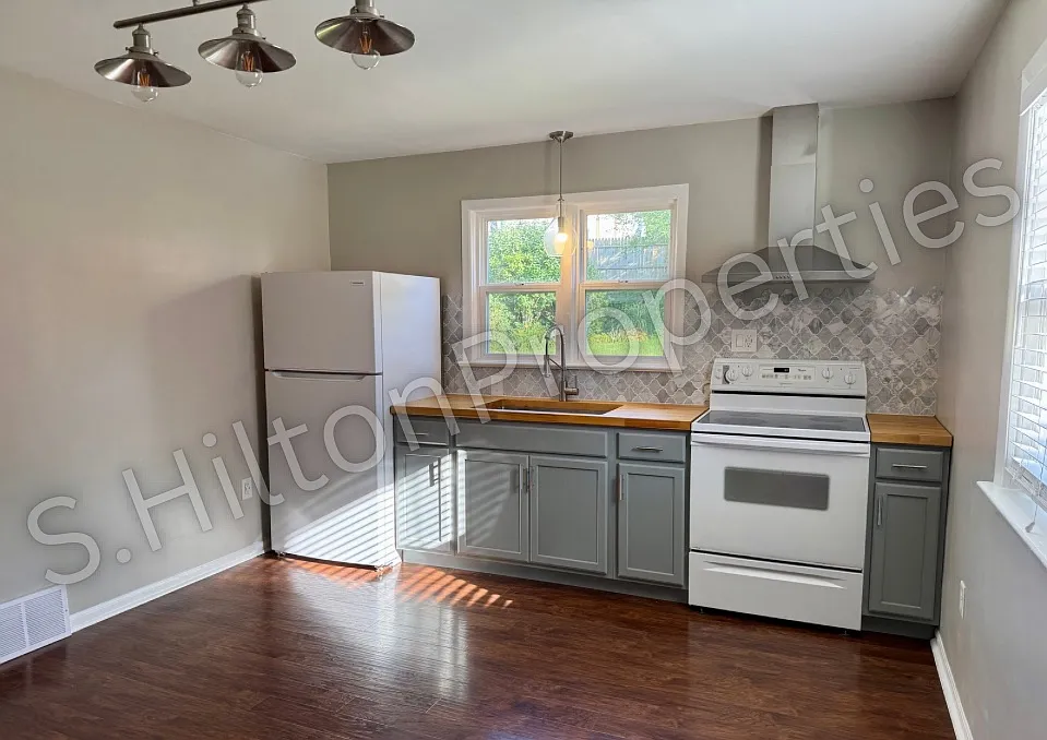 3 bed, 1.5 bath, 1125 sqft, $2,450 — Photo 1