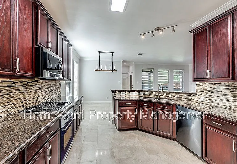 7526 Greenvalley Ln — Photo 11