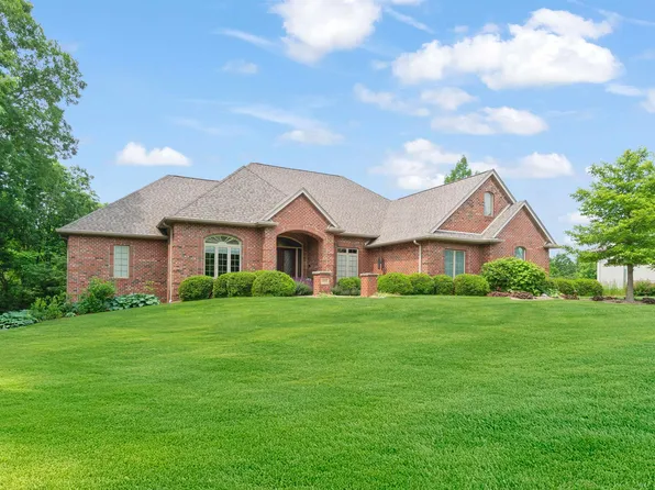 1801 Kern Rd, Washington, IL 61571