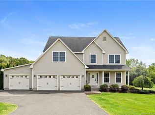 3 Hayfield Ln E, Broad Brook, CT 06016