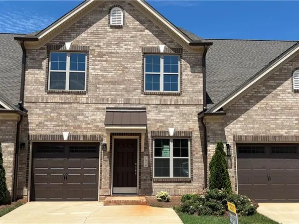 1044 Beechcraft Dr, Mebane, NC 27302