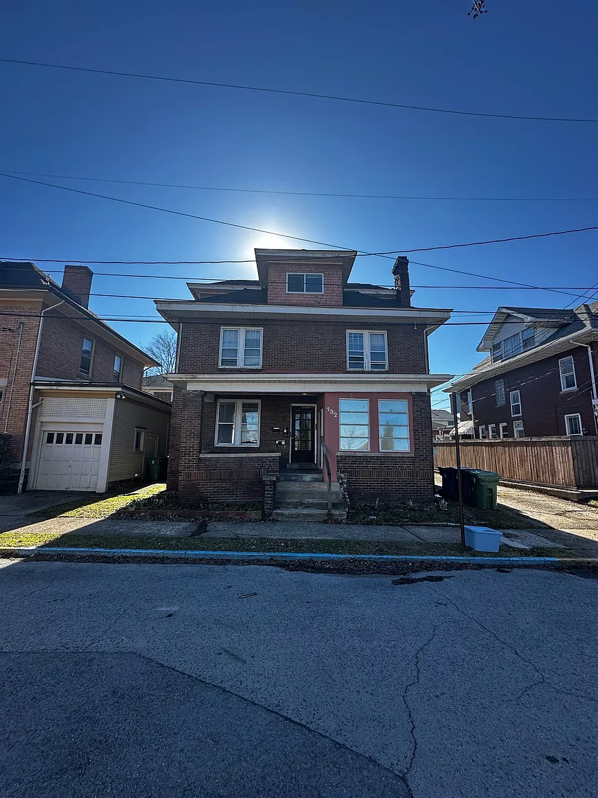 132 Simpson St #3 photo 1