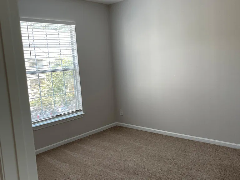1600 Long Grove Dr #925 — Photo 12