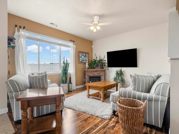 4669 W Greensand Dr, West Jordan, UT 84084