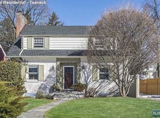 587 Northumberland Rd, Teaneck, NJ 07666