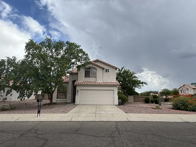 2941 W Calle Lucinda — Photo 1