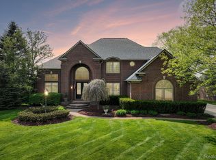 2738 Pebble Beach Dr, Oakland, MI 48363