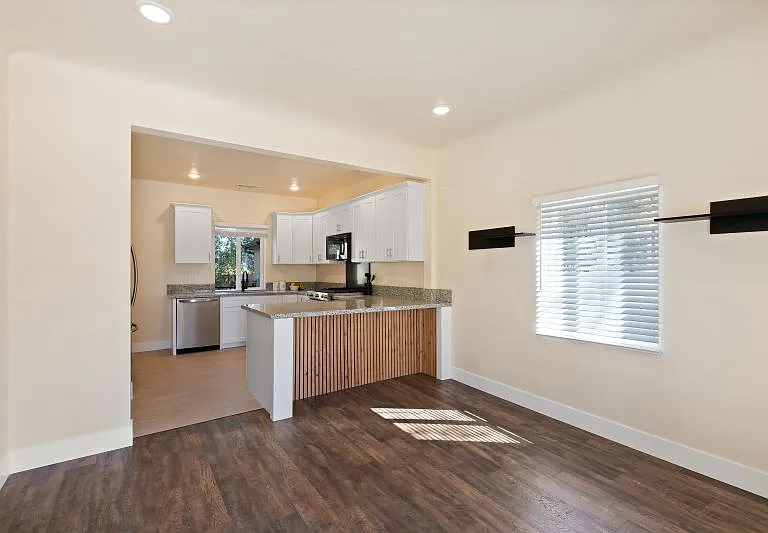 10 Prater Way — Photo 8