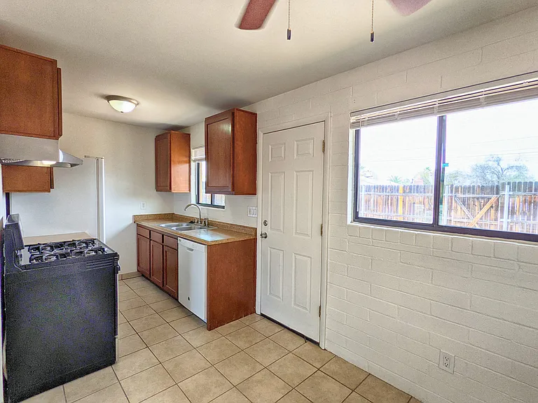 3870 N Park Ave #D — Photo 22