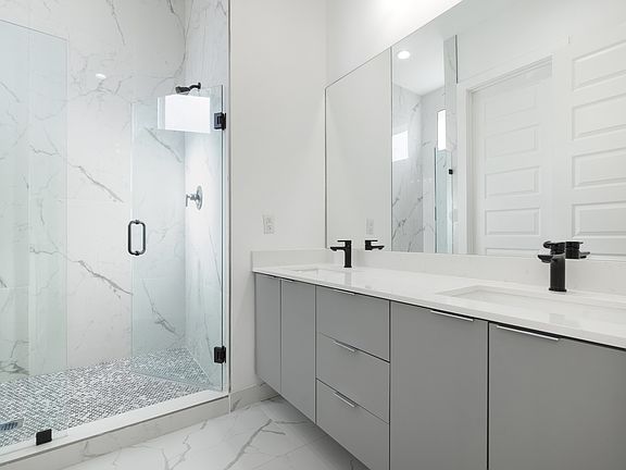 4th image of 4308 Roseland Ave #104