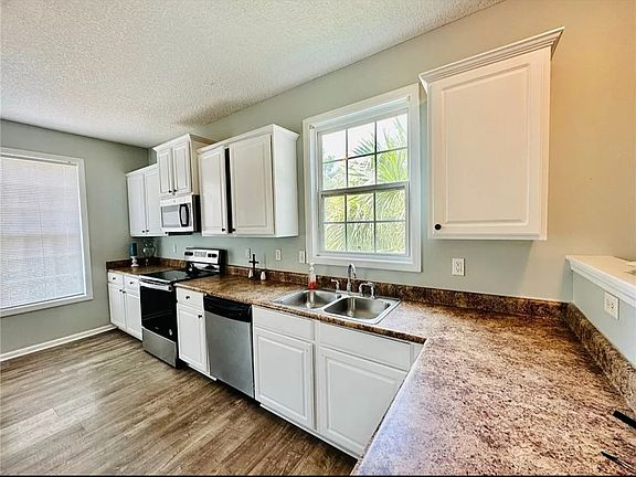 3rd image of 103 Drayton Cir