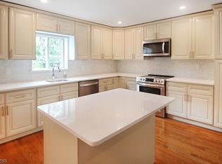 41 Oklahoma Trl, Hopatcong, NJ 07843