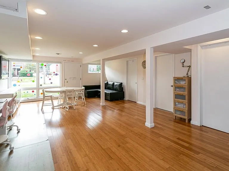 2 Monument Pl — Photo 16