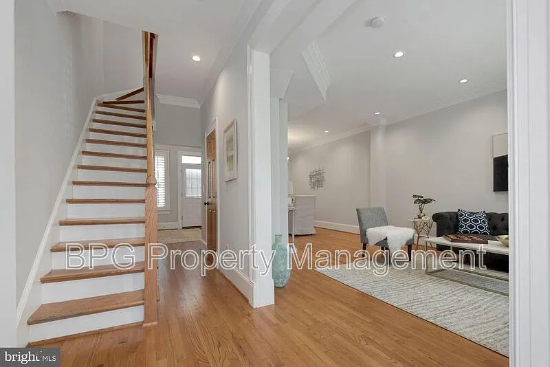 3 bed, 3.5 bath, 1340 sqft, $4,300 — Photo 3
