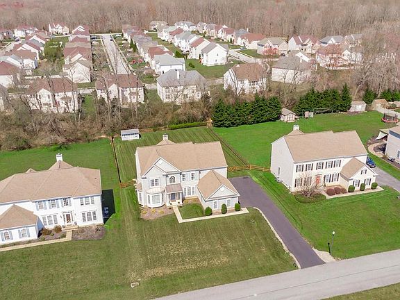 5th image of 81 Hempstead Dr