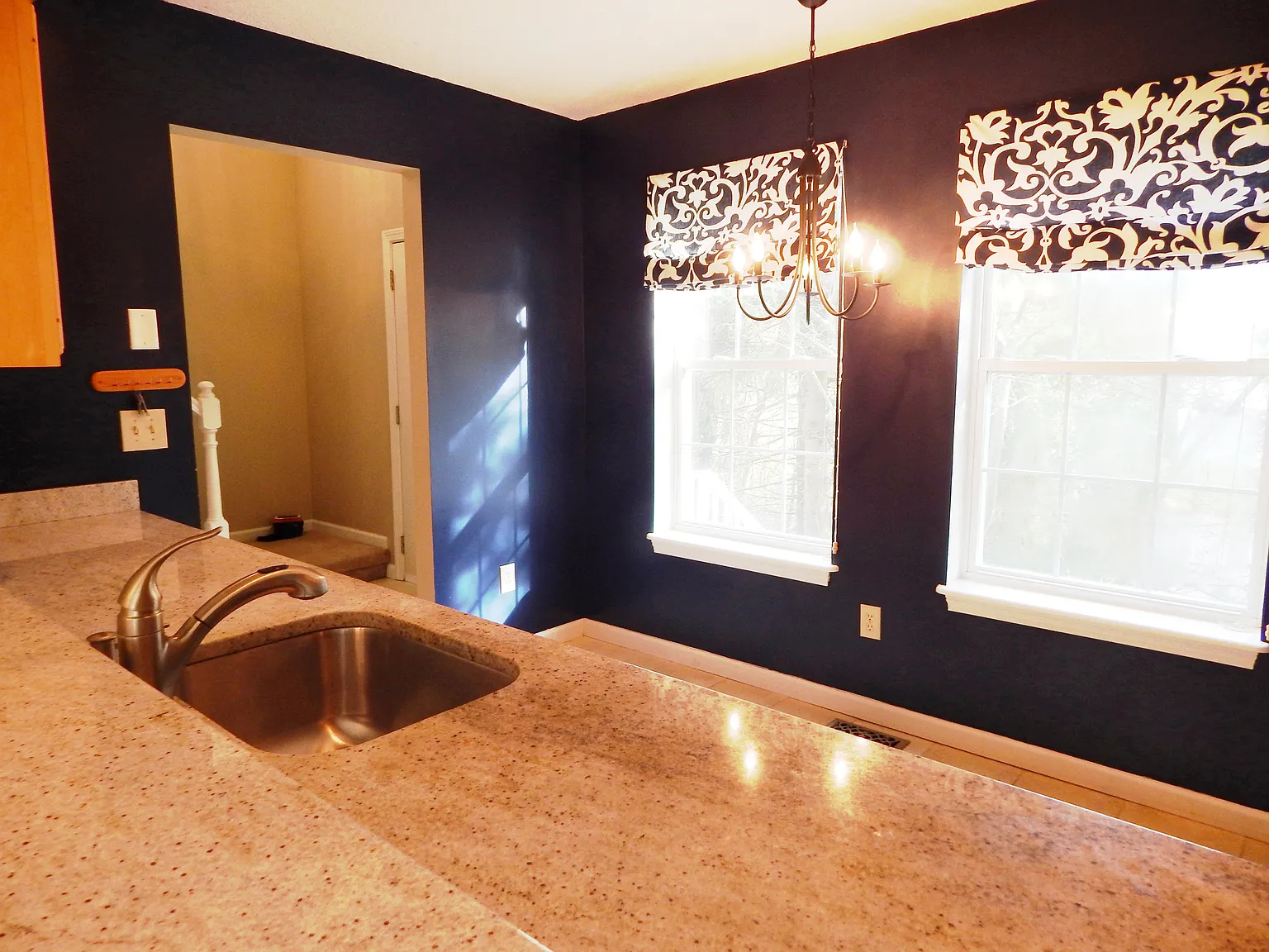 2 bed, 1.5 bath, 1460 sqft, $3,300 — Photo 3