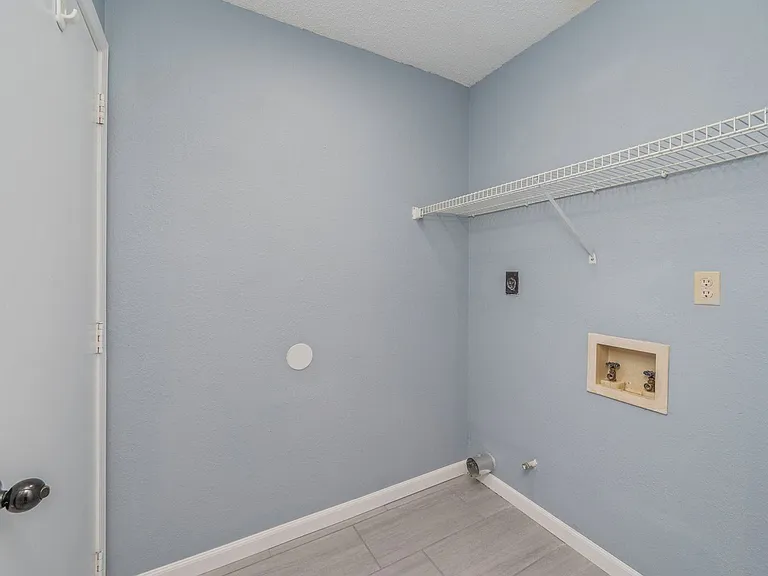 804 Sparkleberry Cv — Photo 36