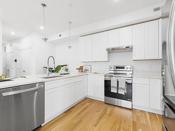 3rd image of 272 Lincoln St #103